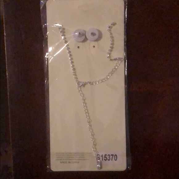 Silver/blue formal necklace & matching earrings - Picture 4 of 6